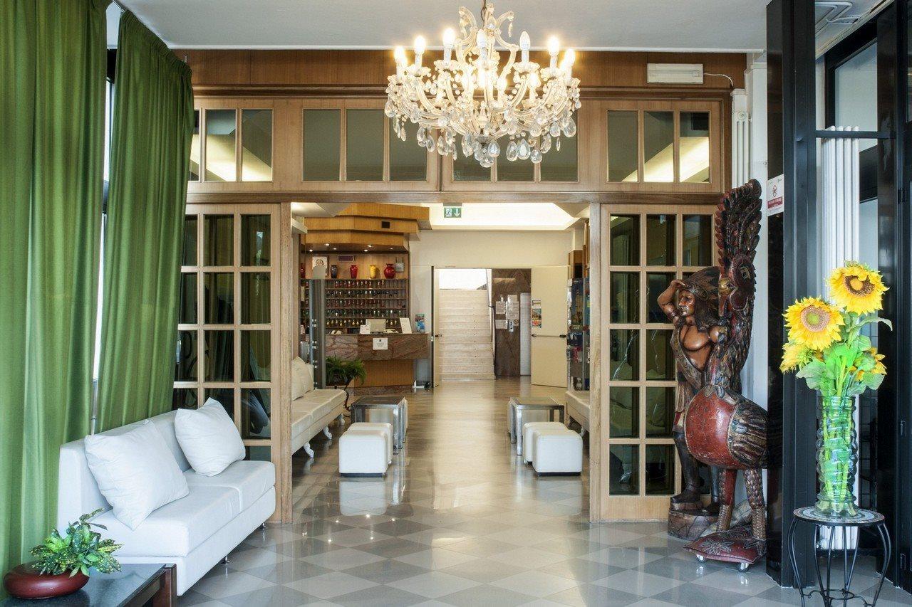 קרביה Hotel Lungomare מראה חיצוני תמונה