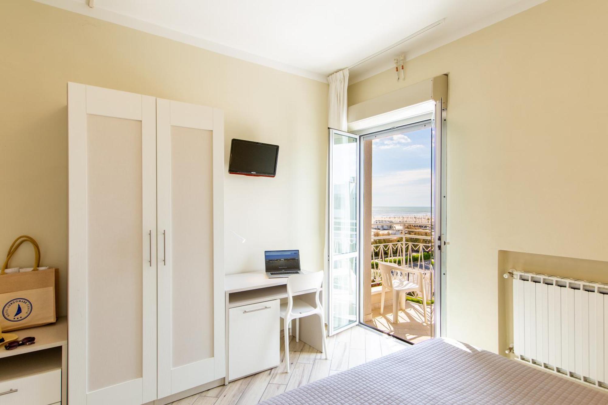 קרביה Hotel Lungomare מראה חיצוני תמונה
