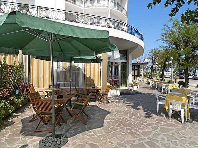קרביה Hotel Lungomare מסעדה תמונה